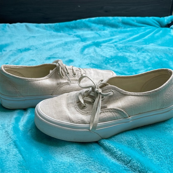 Authentic Style Vans - Picture 2 of 4